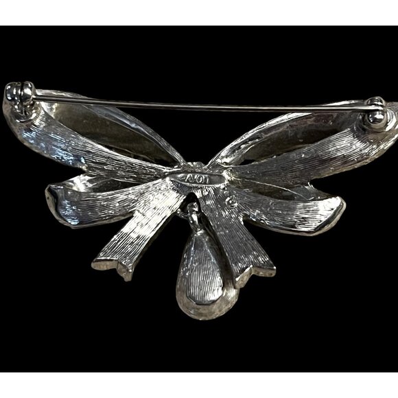 Avon Silver-Tone Marcasite Bow Brooch With Green Teardrop Gemstone Accent - Picture 2 of 4